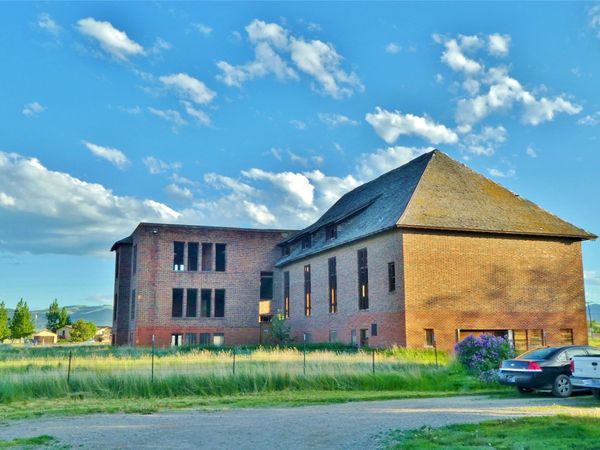 1250 Sierra Road E, Helena, MT 59602