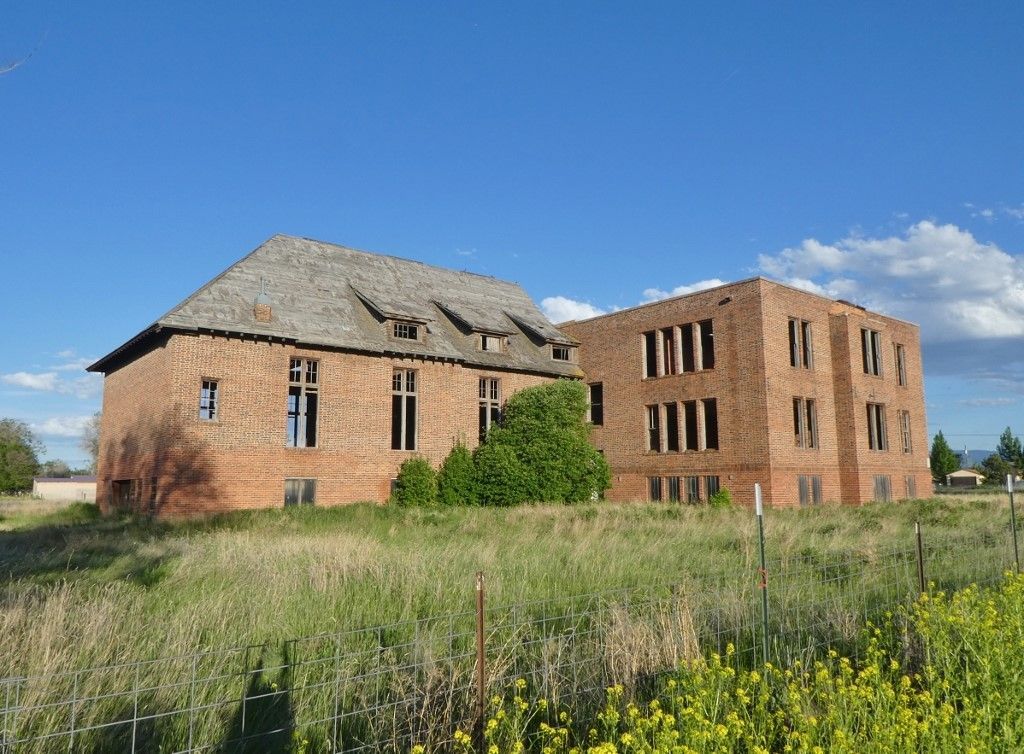 1250 Sierra Road E, Helena, MT 59602 Main Photo