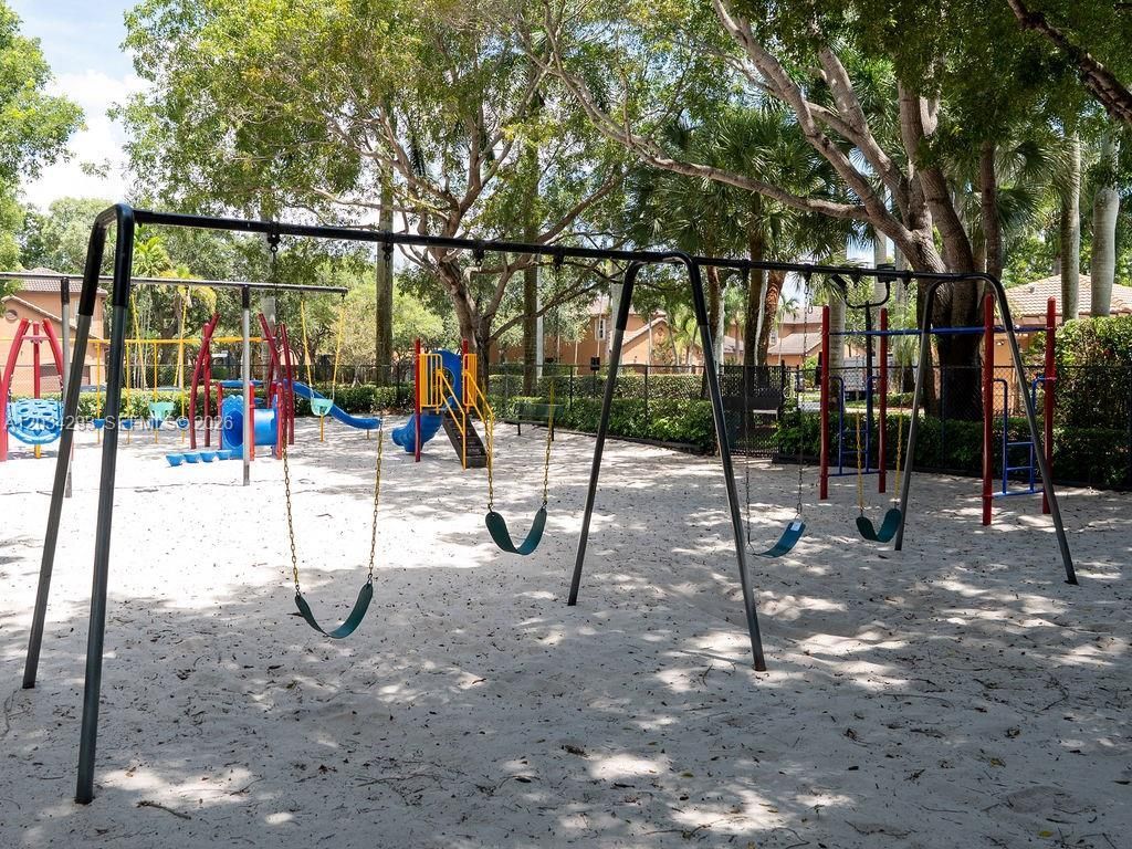 1611 Veracruz Ln, Unit 5-17, Weston, FL 33327 Photo