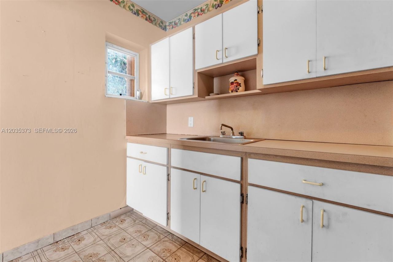 151 E 16th St, Hialeah, FL 33010 Photo