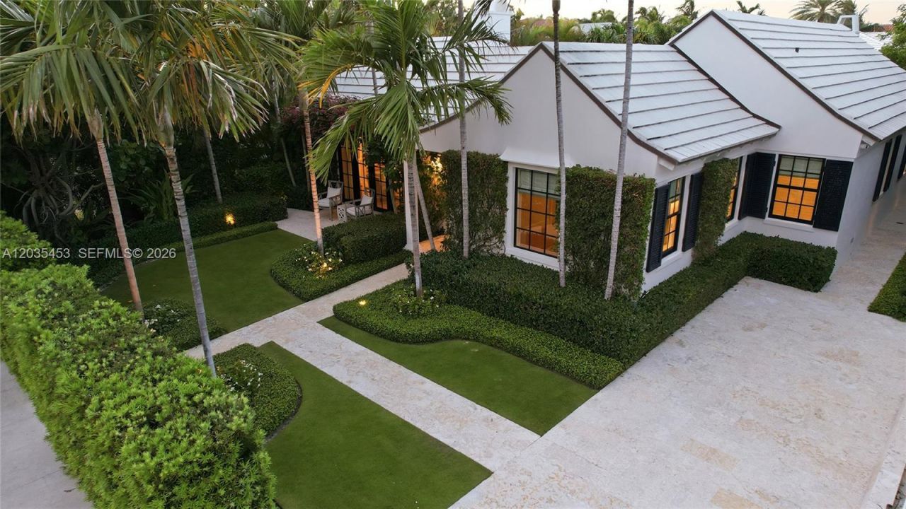 135 Chilean Ave, Palm Beach, FL 33480 Photo