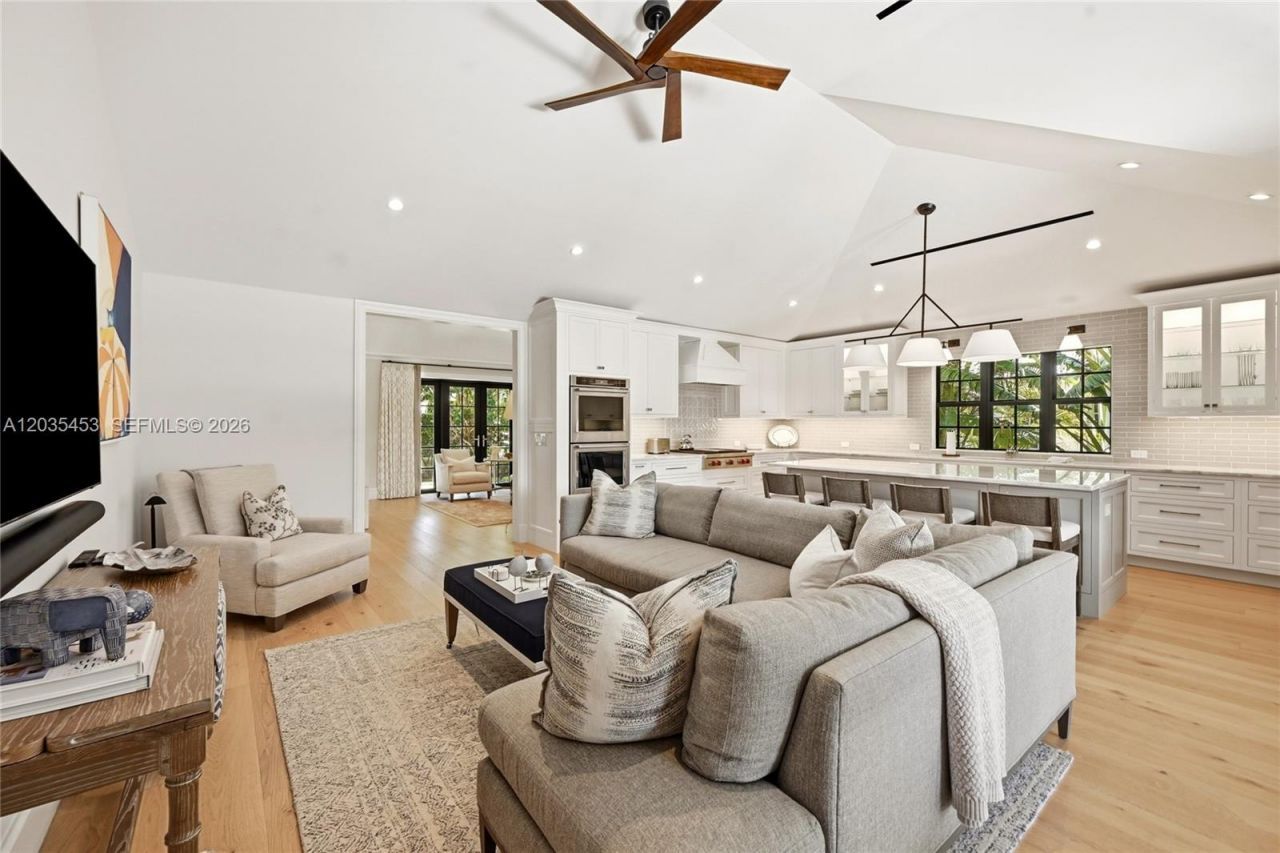 135 Chilean Ave, Palm Beach, FL 33480 Photo