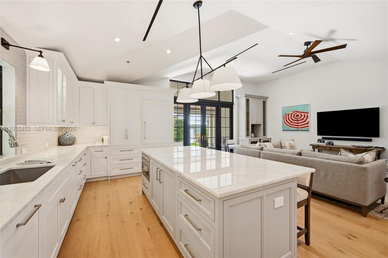 135 Chilean Ave, Palm Beach, FL 33480 Photo