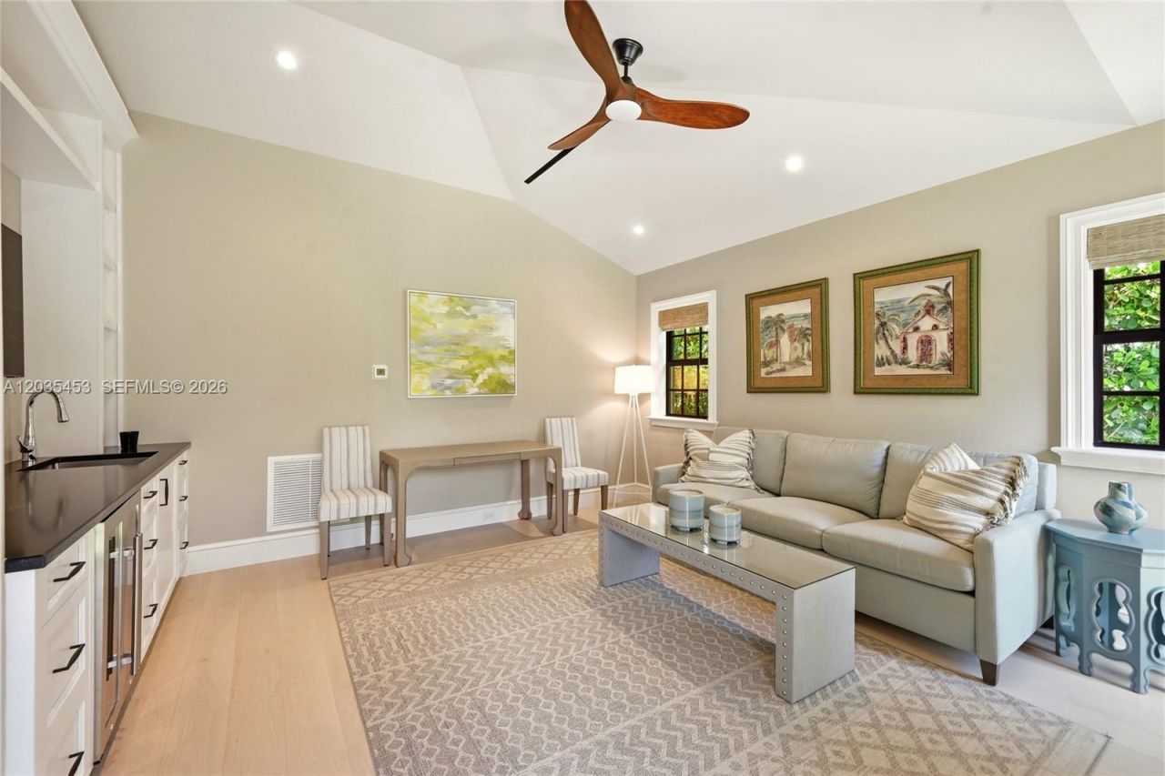 135 Chilean Ave, Palm Beach, FL 33480 Photo