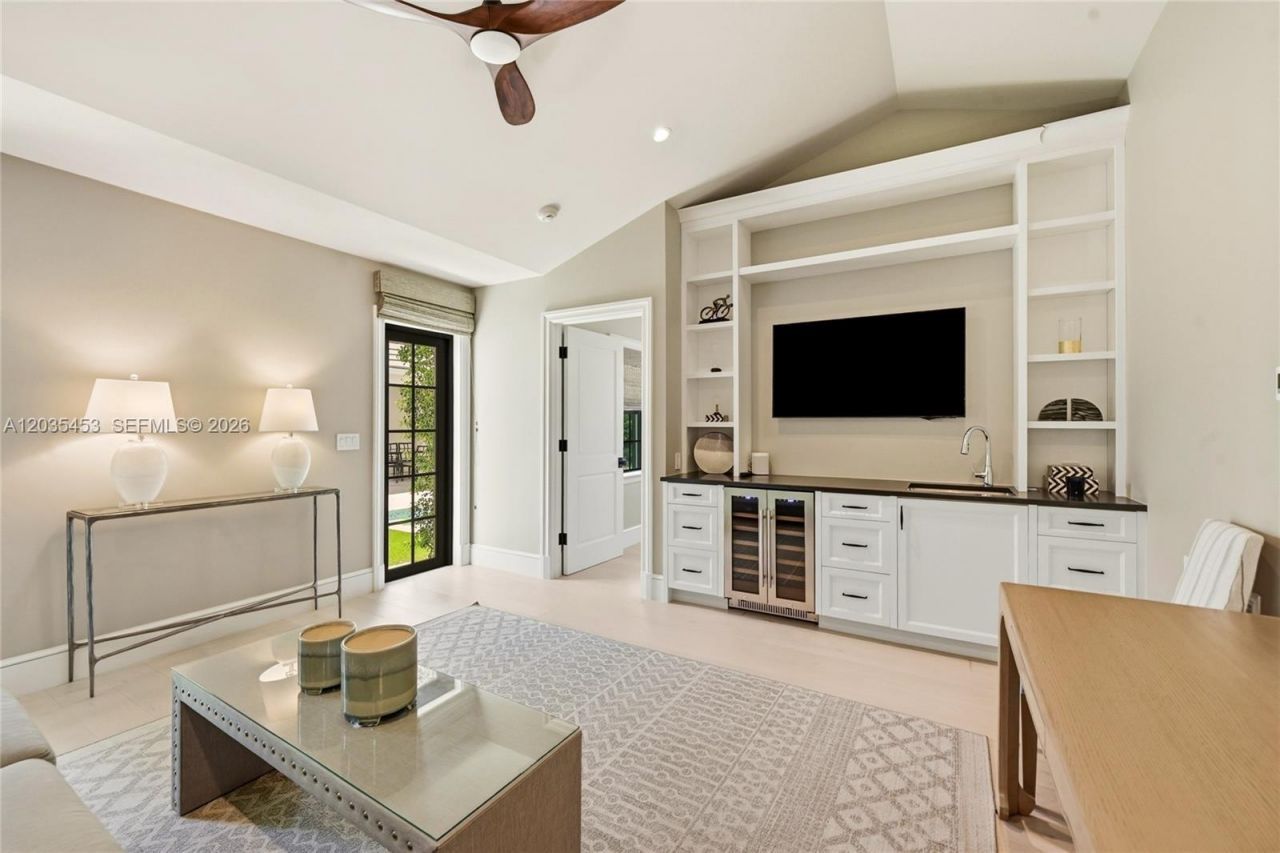 135 Chilean Ave, Palm Beach, FL 33480 Photo