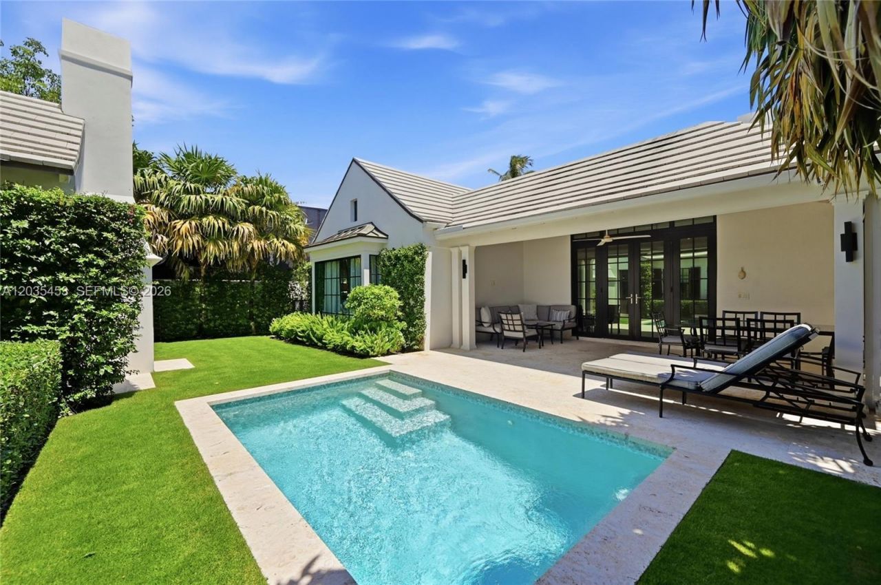 135 Chilean Ave, Palm Beach, FL 33480 Photo