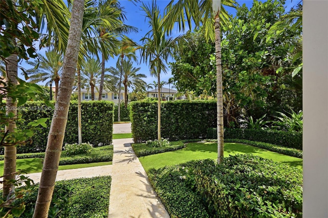 135 Chilean Ave, Palm Beach, FL 33480 Photo