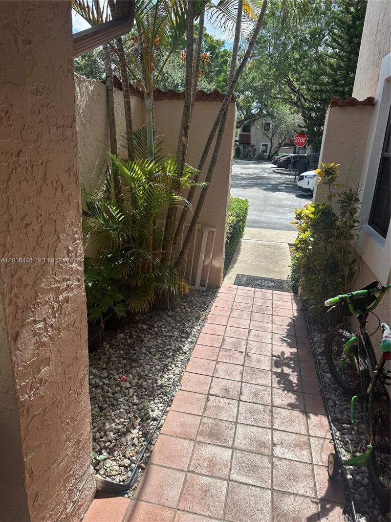 9281 W Sunrise Blvd, Plantation, FL 33322 Photo