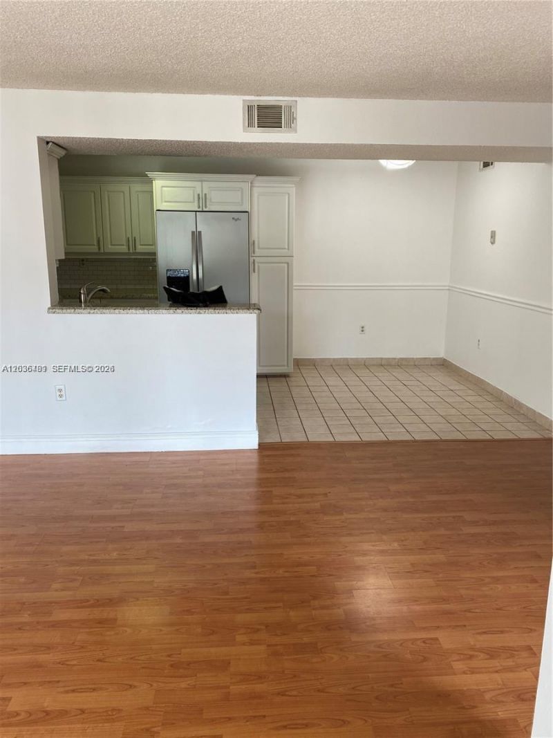 300 W Palm Cir W, Unit 208, Pembroke Pines, FL 33025 Photo