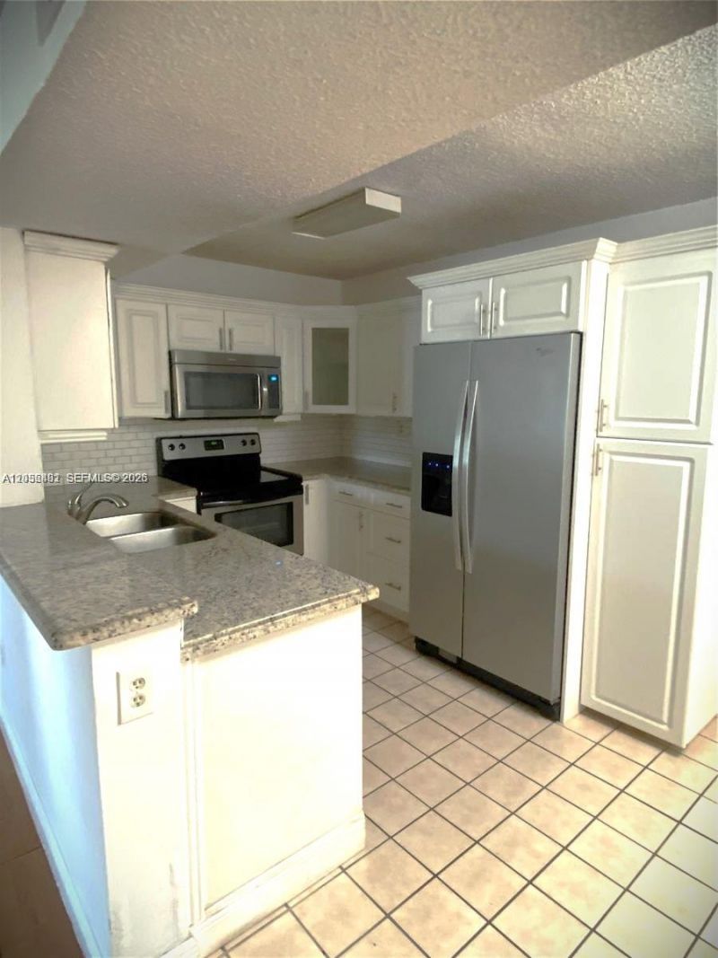 300 W Palm Cir W, Unit 208, Pembroke Pines, FL 33025 Photo