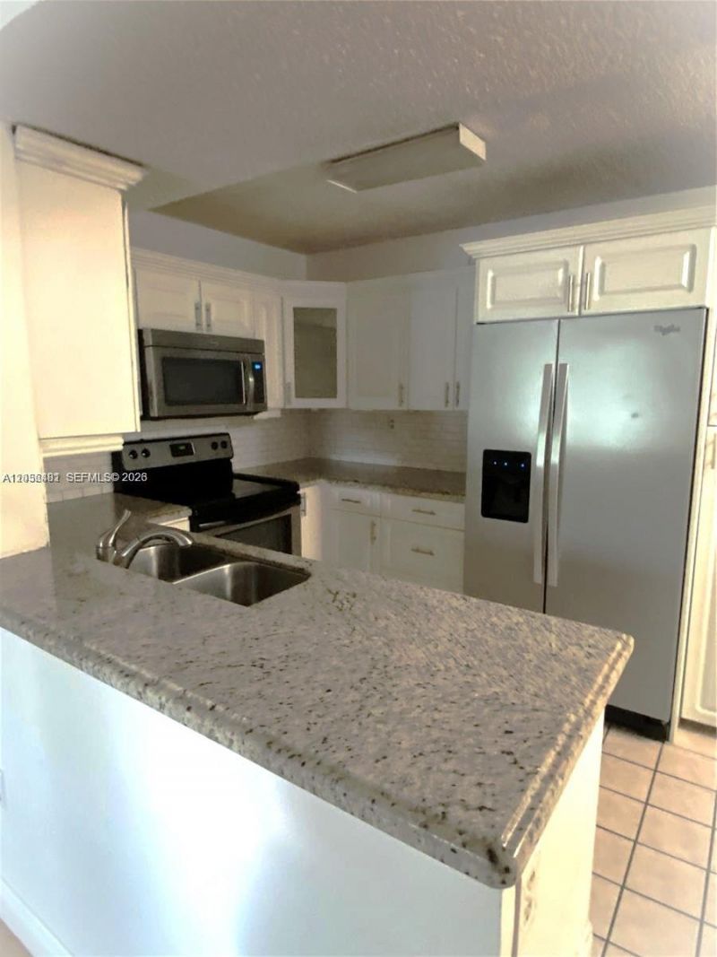 300 W Palm Cir W, Unit 208, Pembroke Pines, FL 33025 Photo