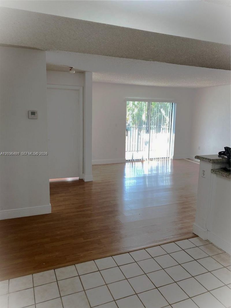 300 W Palm Cir W, Unit 208, Pembroke Pines, FL 33025 Photo