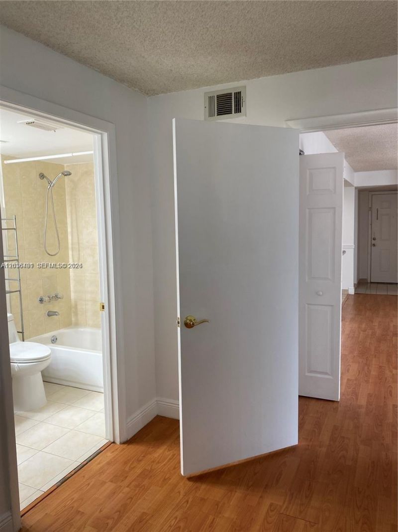 300 W Palm Cir W, Unit 208, Pembroke Pines, FL 33025 Photo
