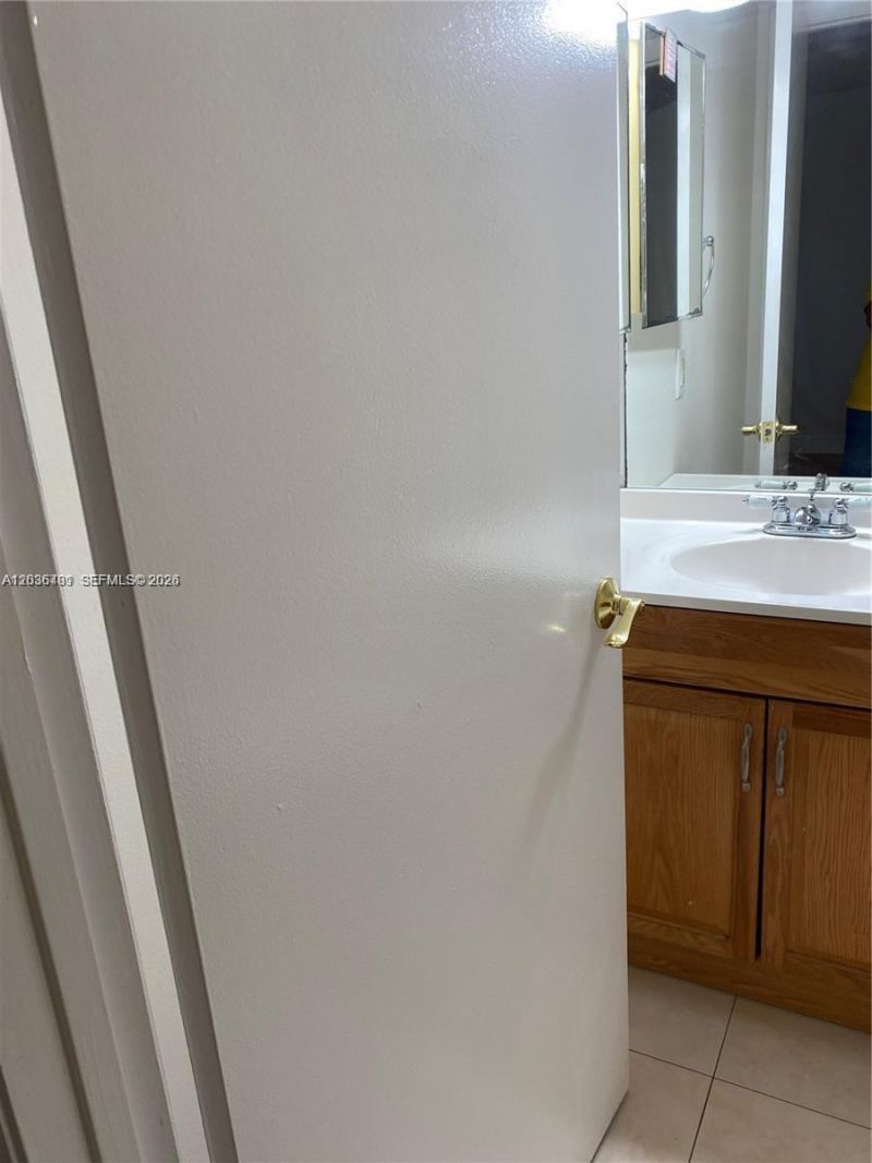 300 W Palm Cir W, Unit 208, Pembroke Pines, FL 33025 Photo