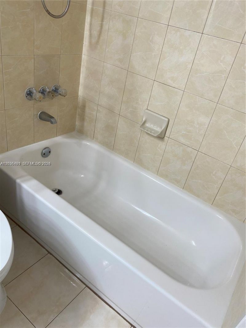 300 W Palm Cir W, Unit 208, Pembroke Pines, FL 33025 Photo