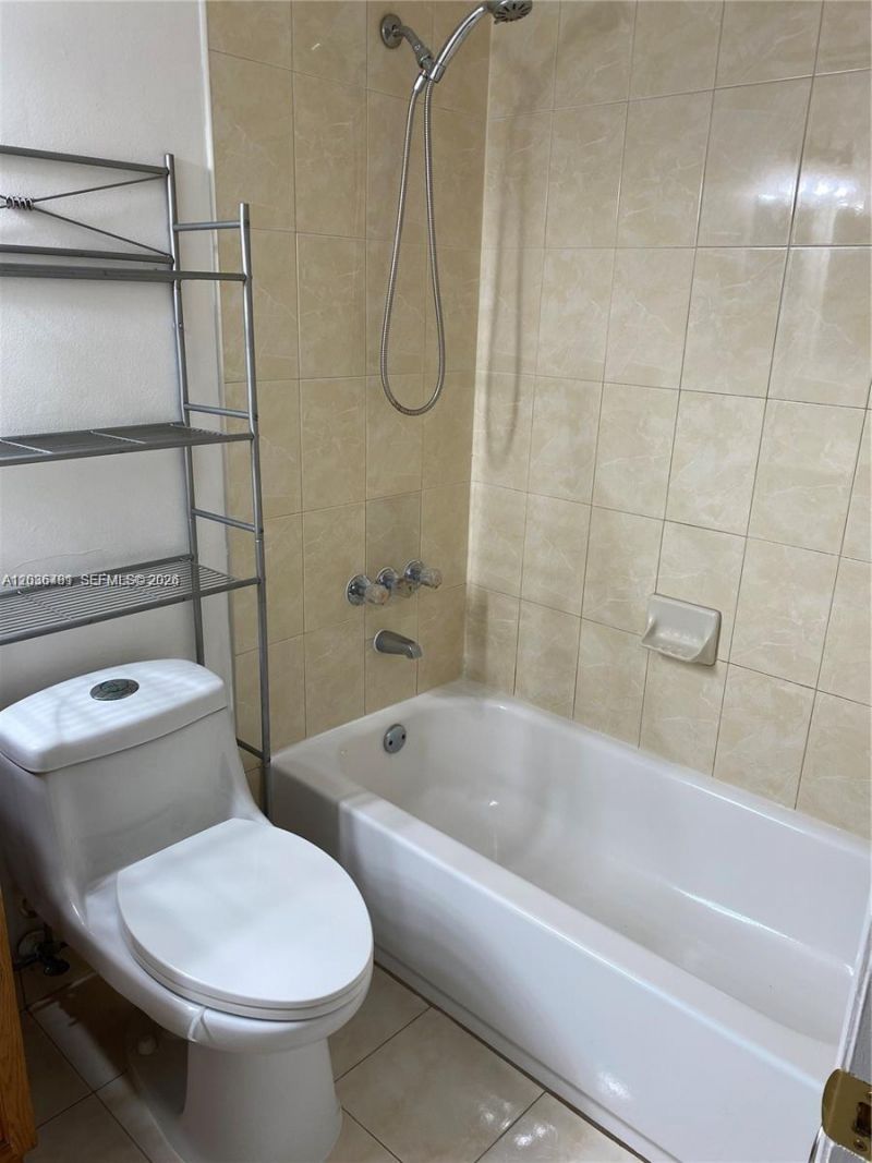 300 W Palm Cir W, Unit 208, Pembroke Pines, FL 33025 Photo