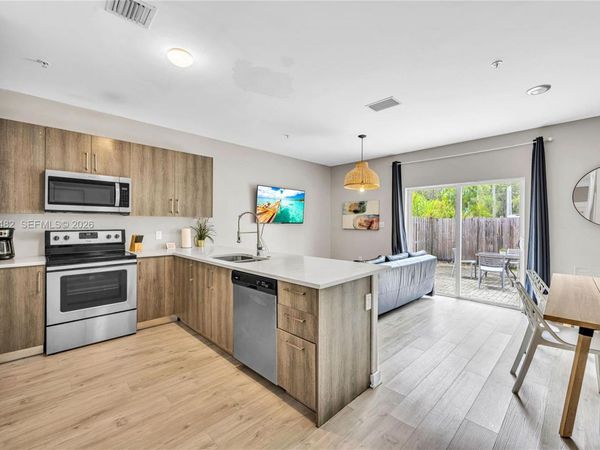 170 NW 158th St, Unit 2, Miami, FL 33169