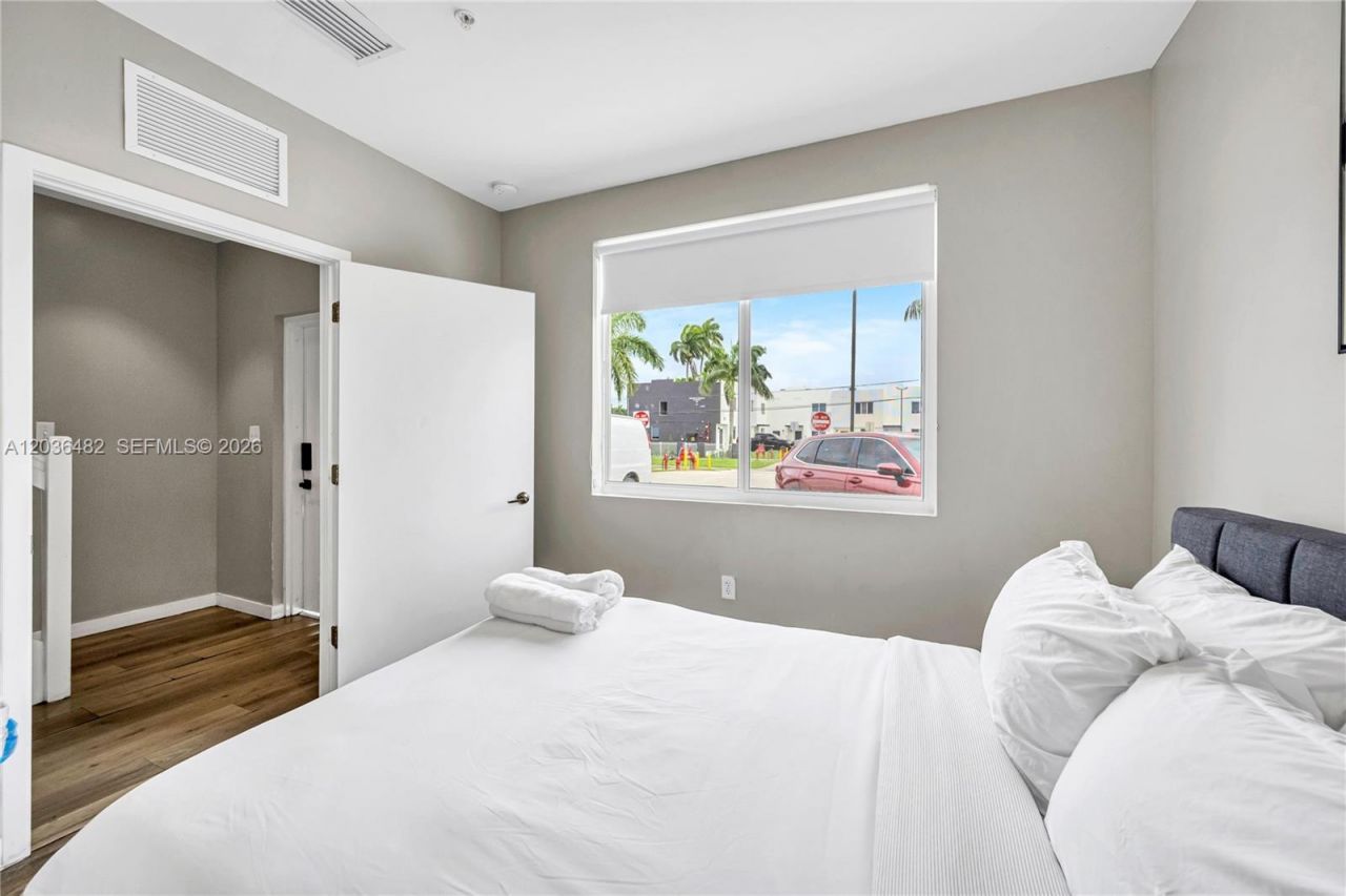 170 NW 158th St , Unit 2, Miami, FL 33169 Photo