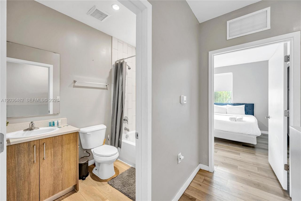 170 NW 158th St , Unit 2, Miami, FL 33169 Photo