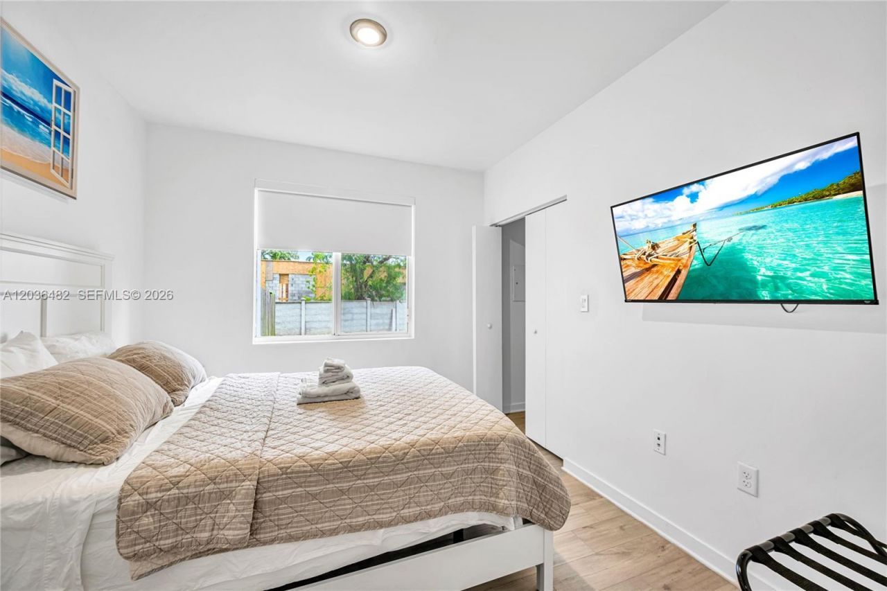 170 NW 158th St , Unit 2, Miami, FL 33169 Photo