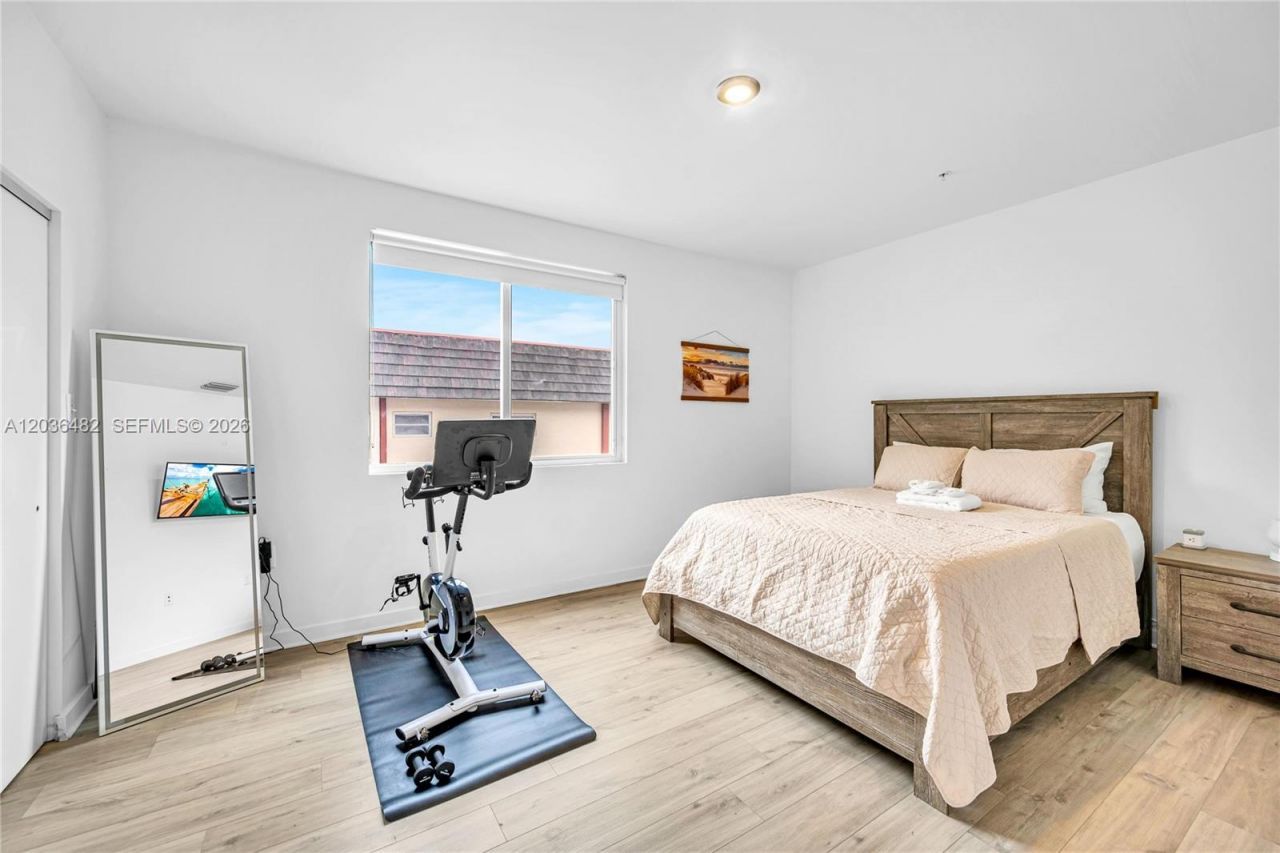 170 NW 158th St , Unit 2, Miami, FL 33169 Photo
