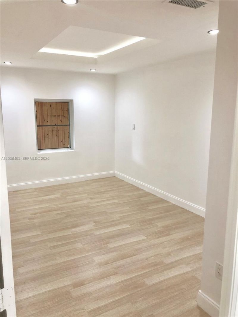 1272 NE 145th St , Miami, FL 33161 Photo