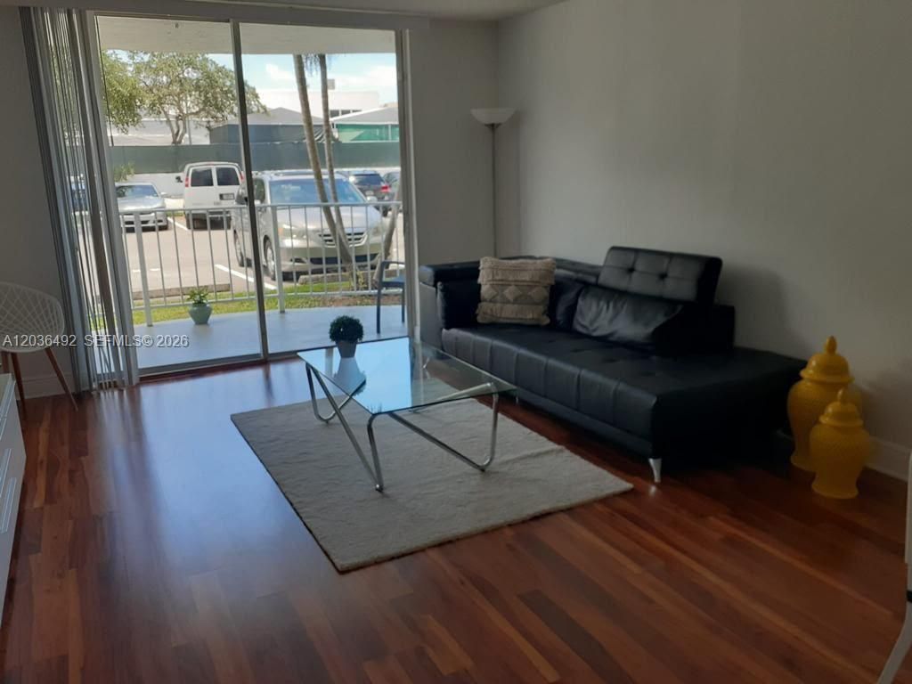 486 NW 165th St Rd, Unit B-103, Miami, FL 33169 Photo