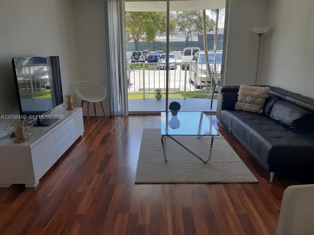 486 NW 165th St Rd, Unit B-103, Miami, FL 33169 Photo