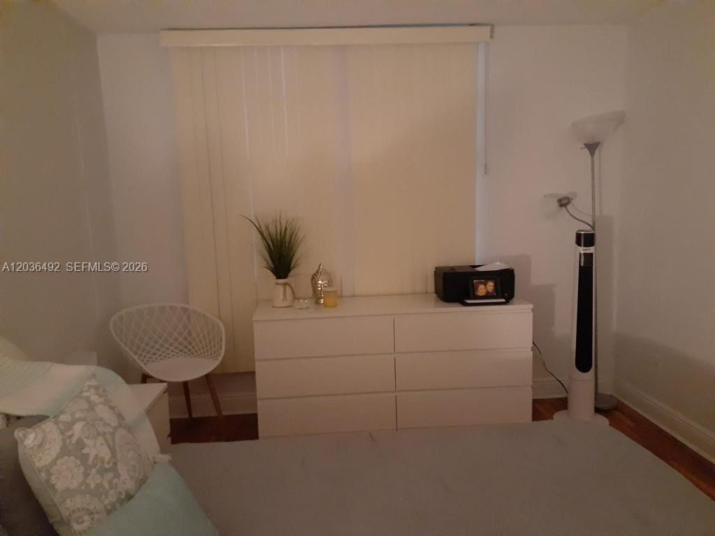 486 NW 165th St Rd, Unit B-103, Miami, FL 33169 Photo