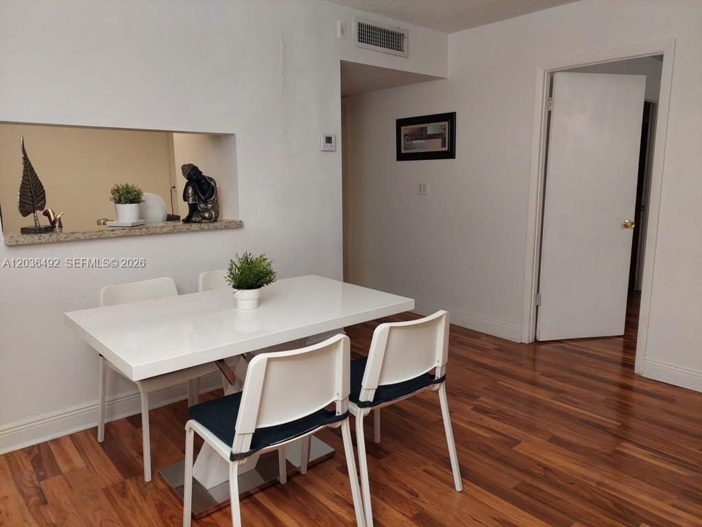 486 NW 165th St Rd, Unit B-103, Miami, FL 33169 Photo