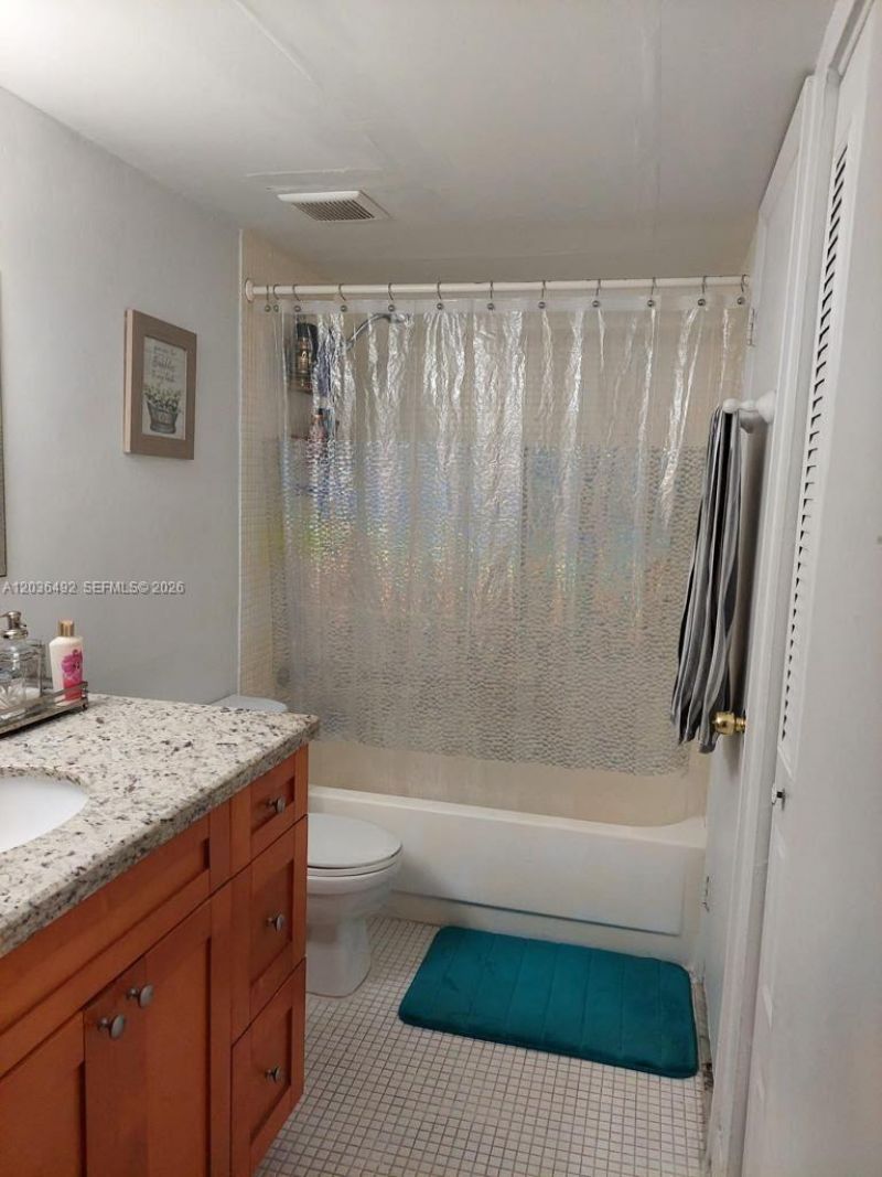 486 NW 165th St Rd, Unit B-103, Miami, FL 33169 Photo