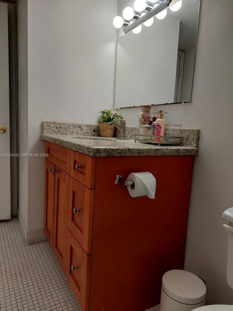 486 NW 165th St Rd, Unit B-103, Miami, FL 33169 Photo