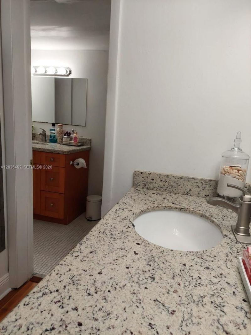 486 NW 165th St Rd, Unit B-103, Miami, FL 33169 Photo