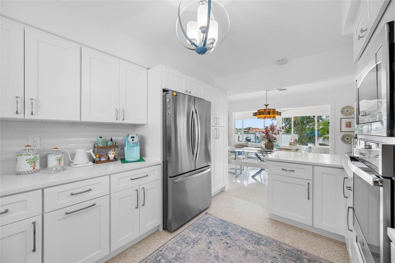 560 79th Street S, Saint Petersburg, FL 33707 Photo