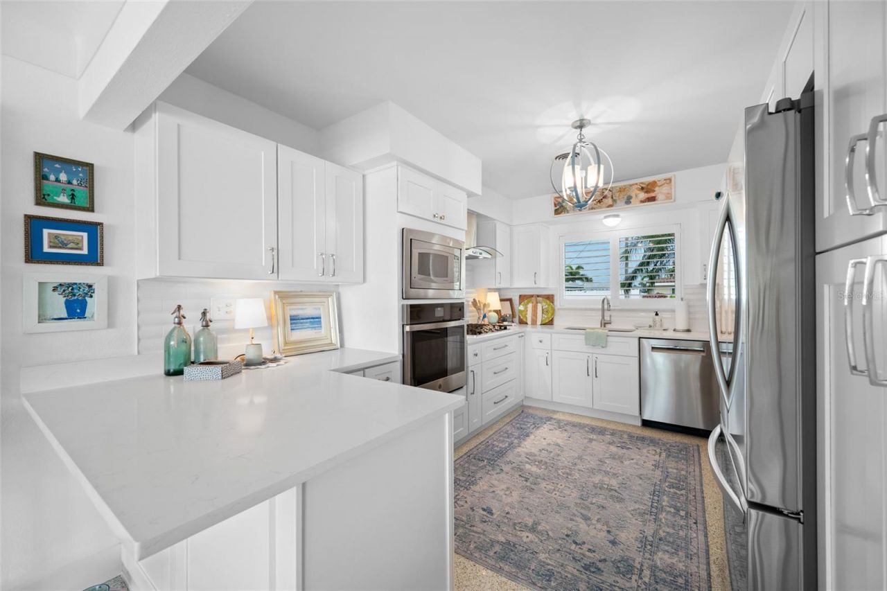 560 79th Street S, Saint Petersburg, FL 33707 Photo