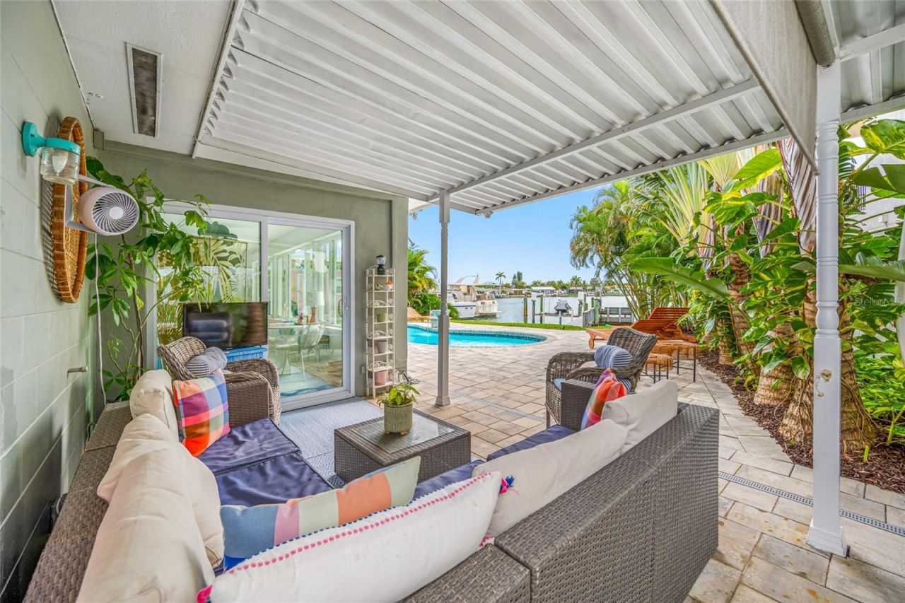 560 79th Street S, Saint Petersburg, FL 33707 Photo