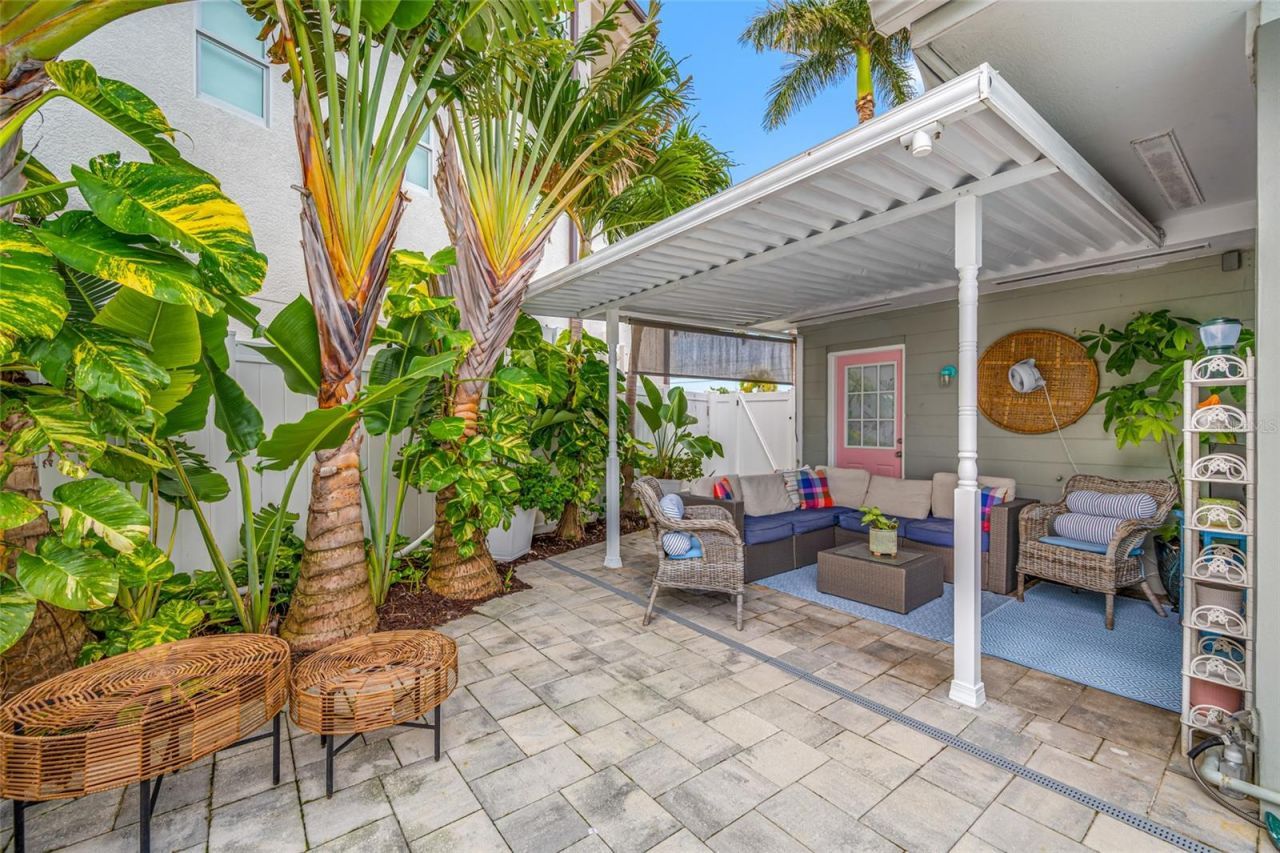 560 79th Street S, Saint Petersburg, FL 33707 Photo