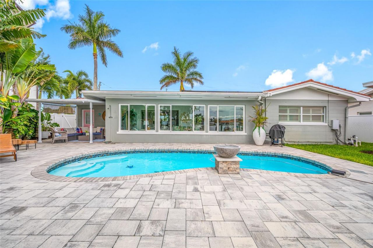560 79th Street S, Saint Petersburg, FL 33707 Photo