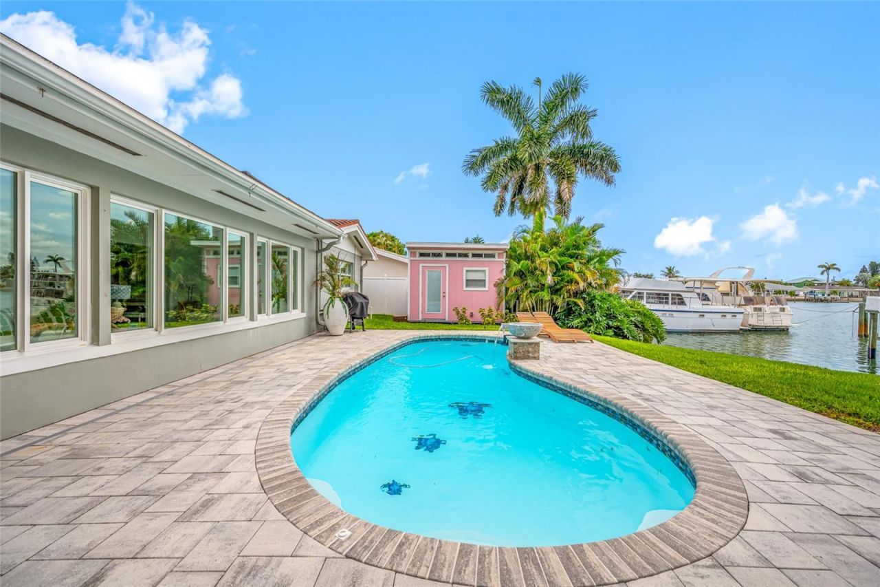 560 79th Street S, Saint Petersburg, FL 33707 Photo
