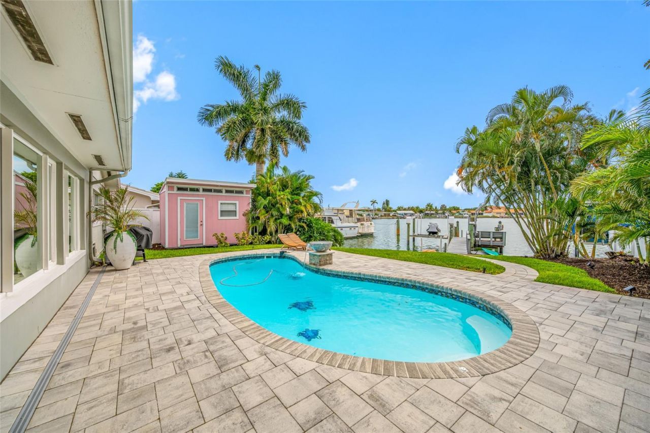 560 79th Street S, Saint Petersburg, FL 33707 Photo
