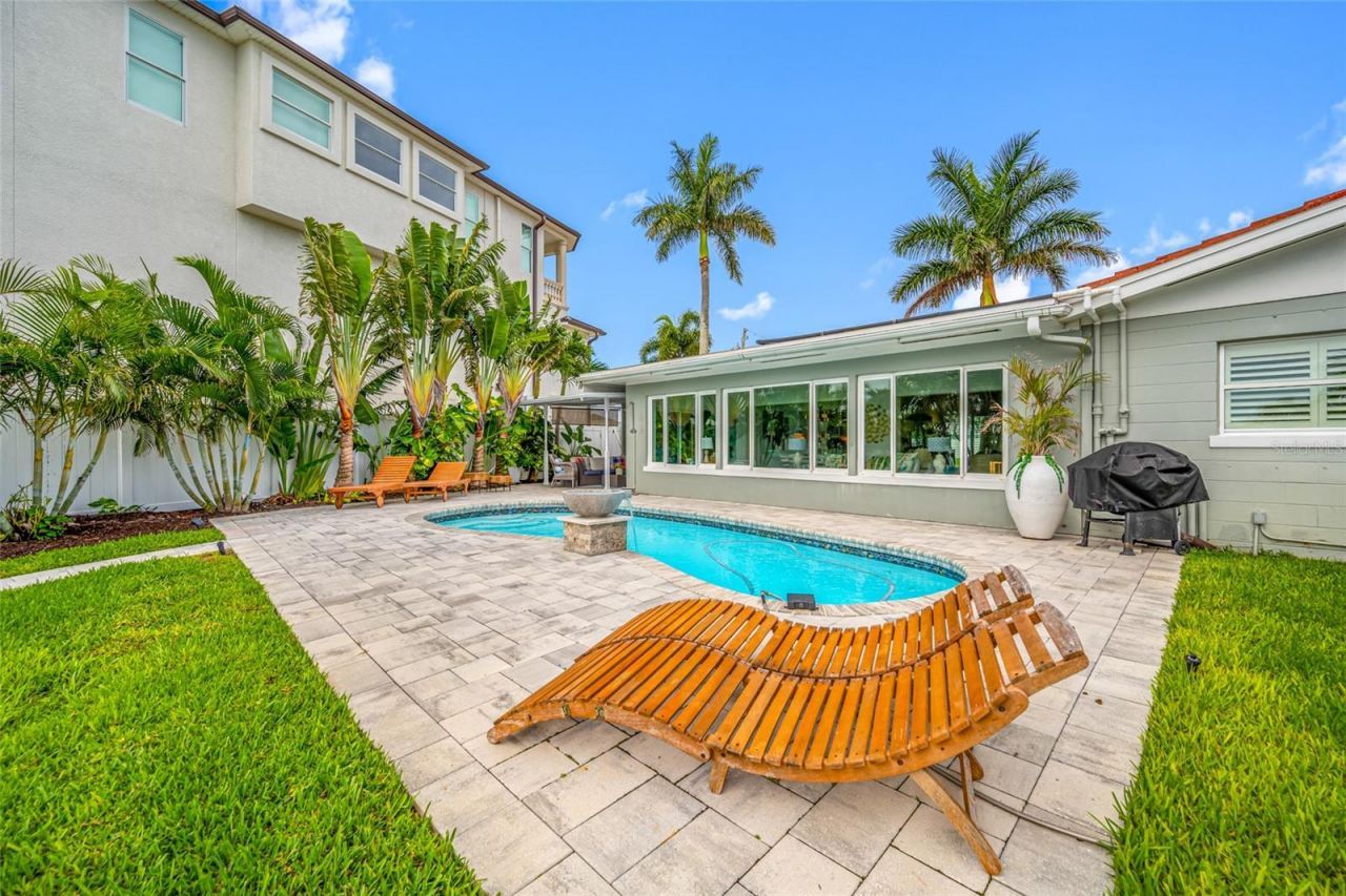560 79th Street S, Saint Petersburg, FL 33707 Photo