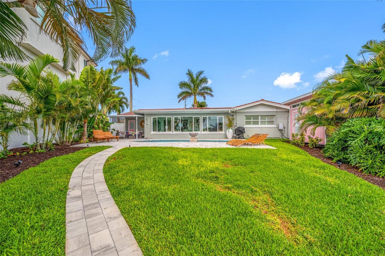 560 79th Street S, Saint Petersburg, FL 33707 Photo