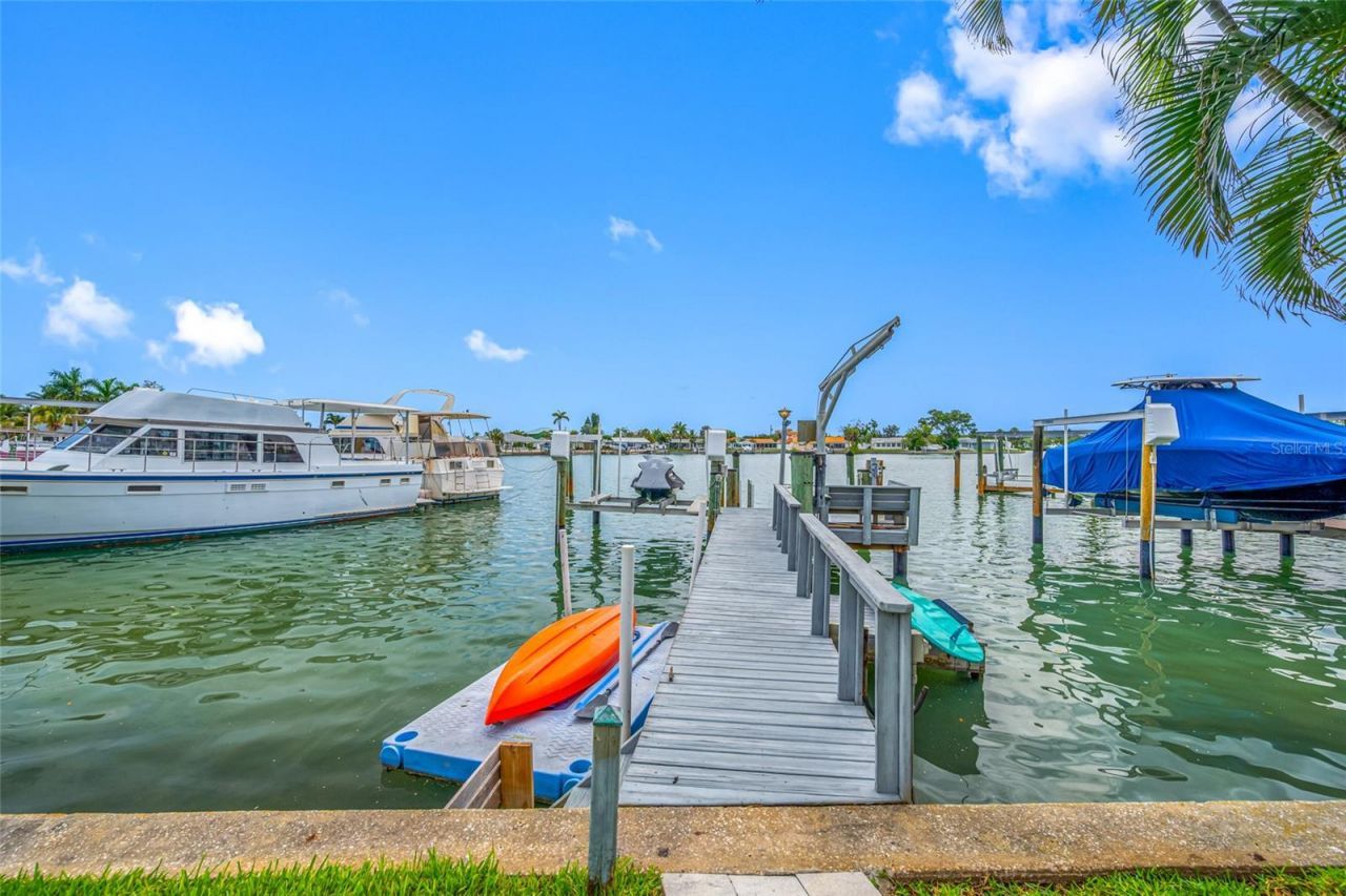 560 79th Street S, Saint Petersburg, FL 33707 Photo