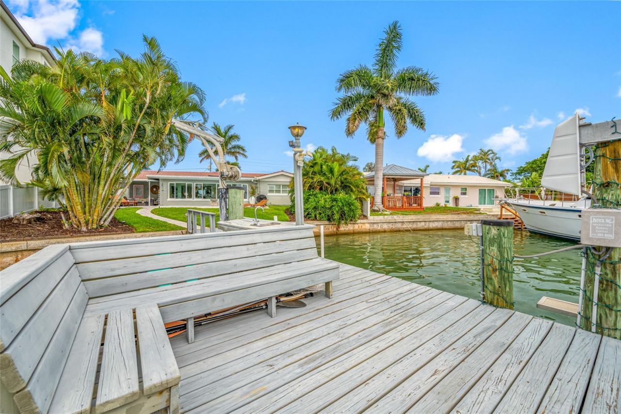 560 79th Street S, Saint Petersburg, FL 33707 Photo