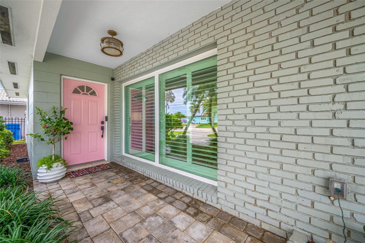 560 79th Street S, Saint Petersburg, FL 33707 Photo