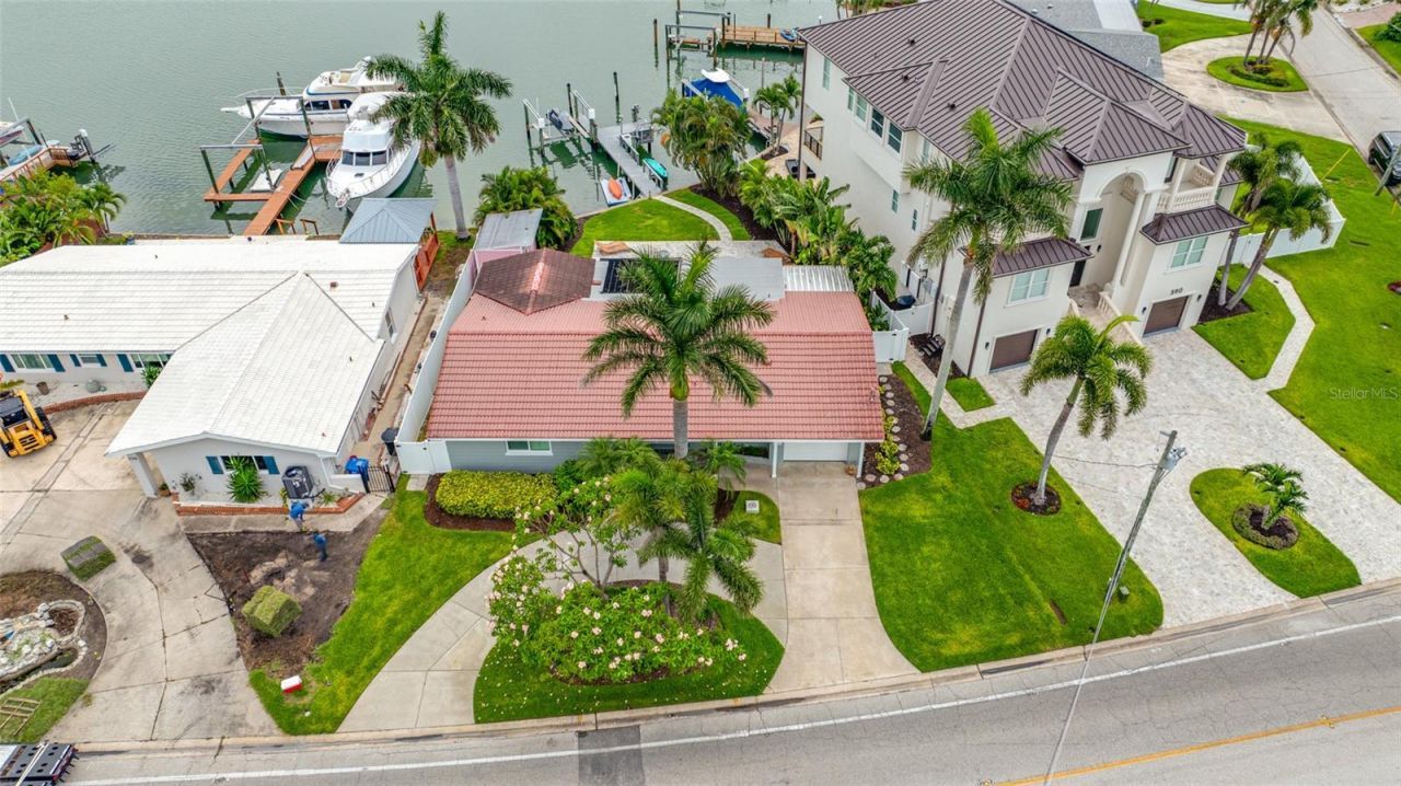 560 79th Street S, Saint Petersburg, FL 33707 Photo