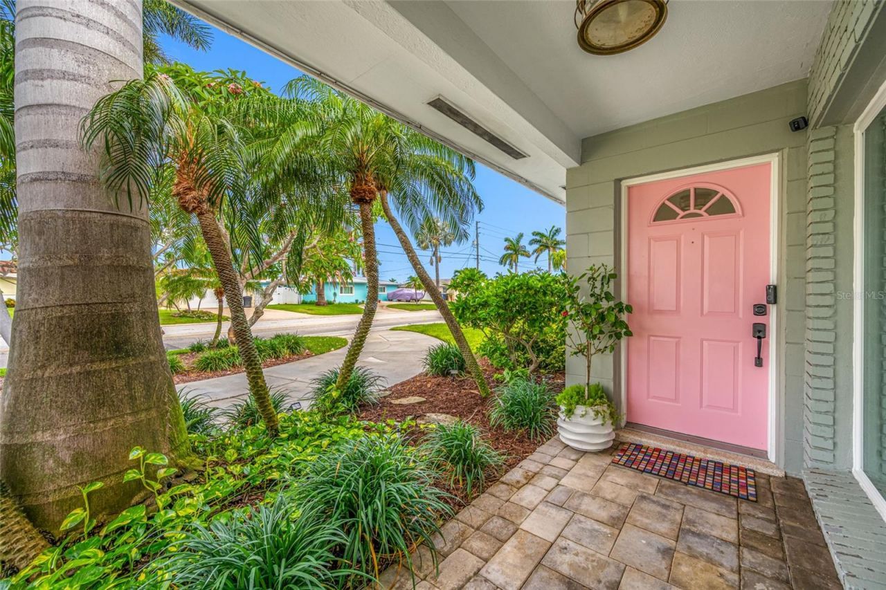 560 79th Street S, Saint Petersburg, FL 33707 Photo