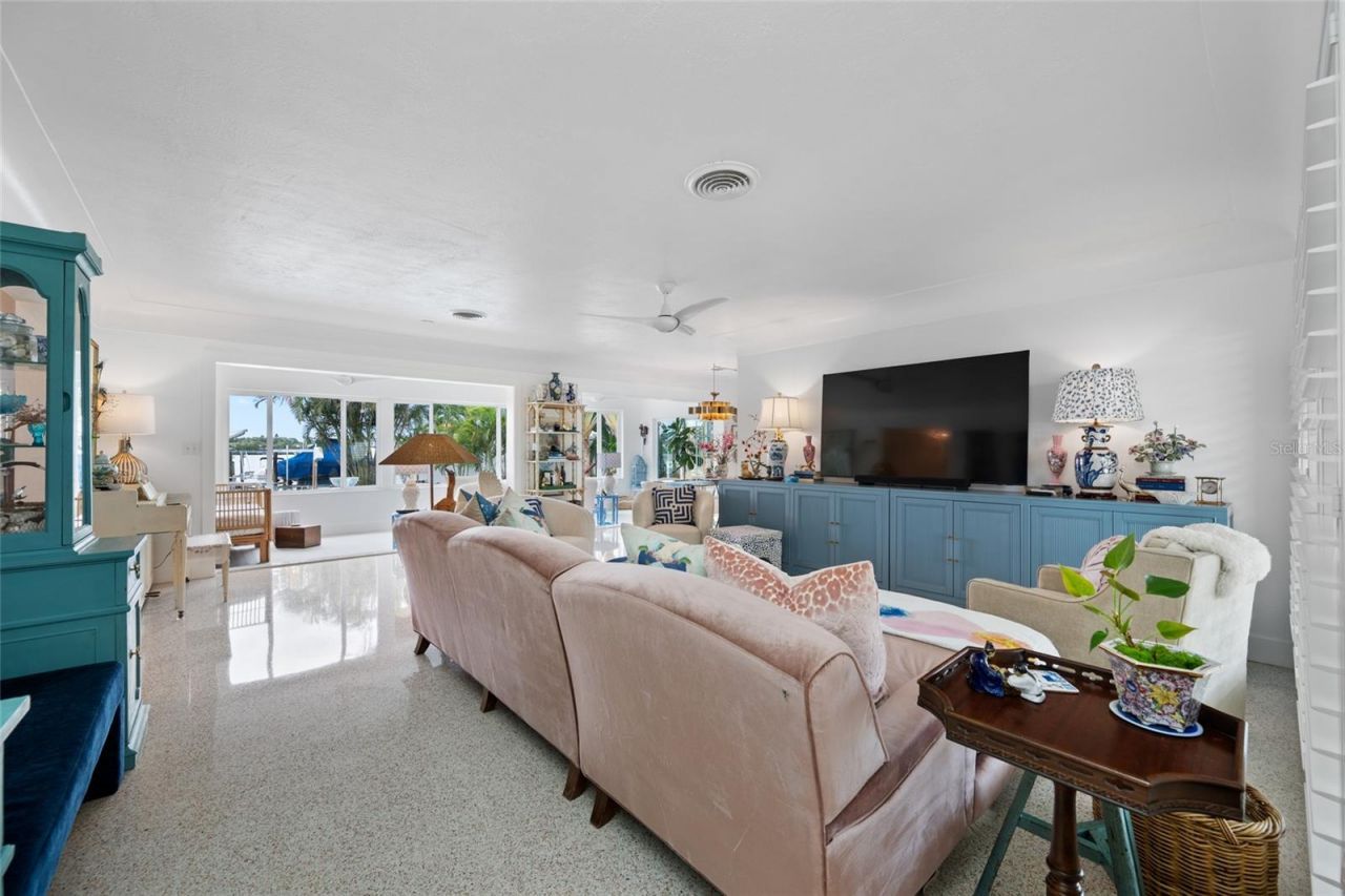 560 79th Street S, Saint Petersburg, FL 33707 Photo