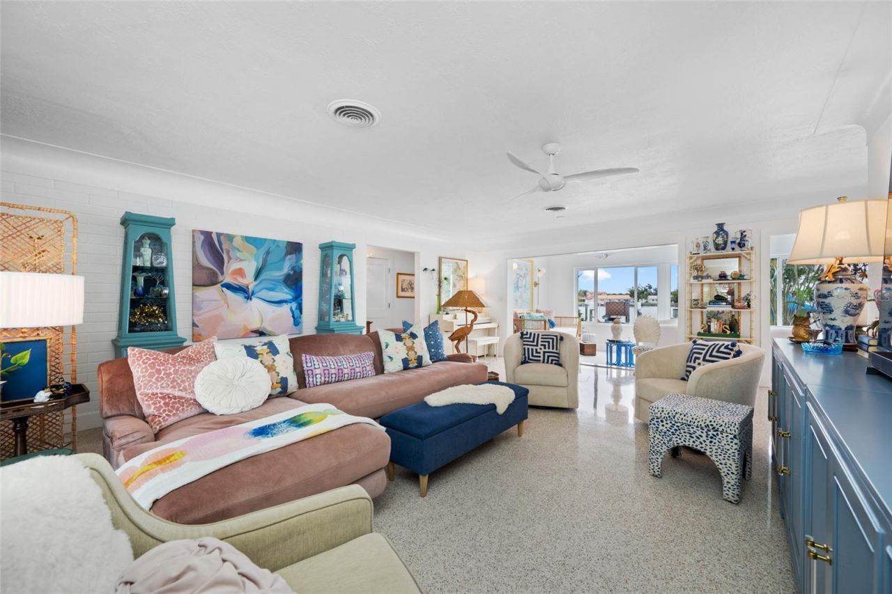 560 79th Street S, Saint Petersburg, FL 33707 Photo