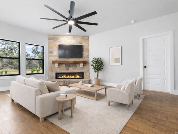 181 DEERWOOD CIR, Bandera, TX 78003